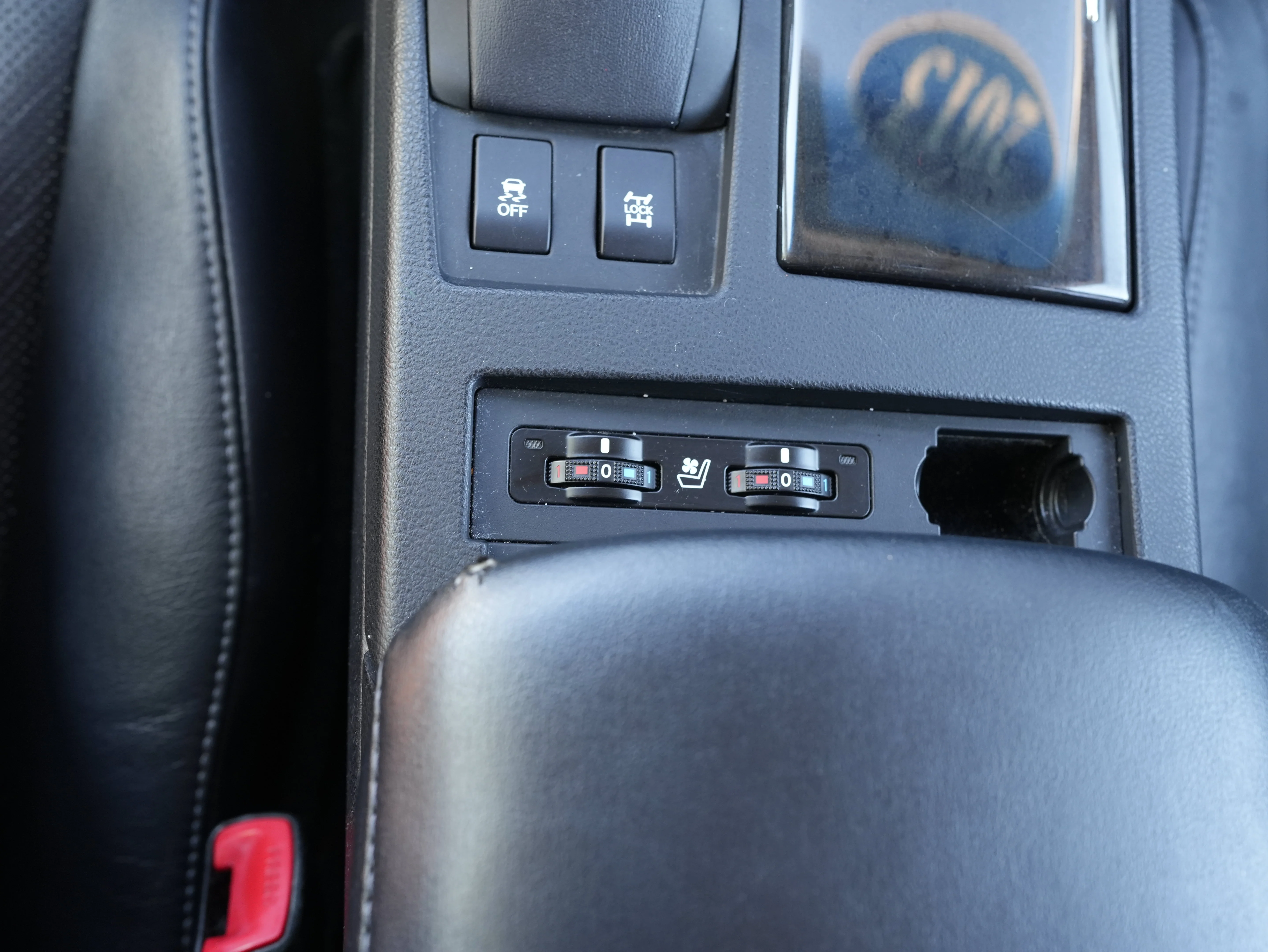Used 2013 Black Lexus  image 30