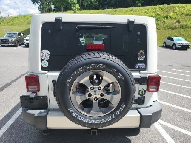 Used 2018 White Jeep Unlimited Sahara image 17