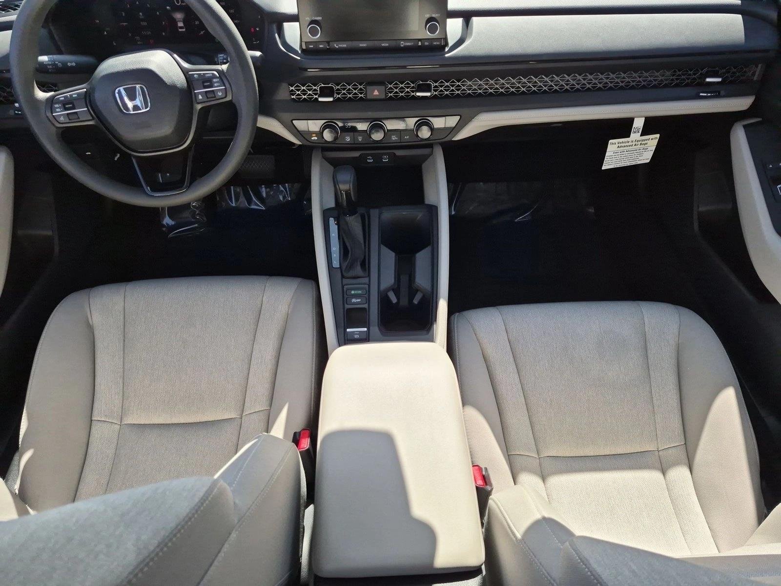 Used 2025 Platinum White Pearl Honda SE image 17