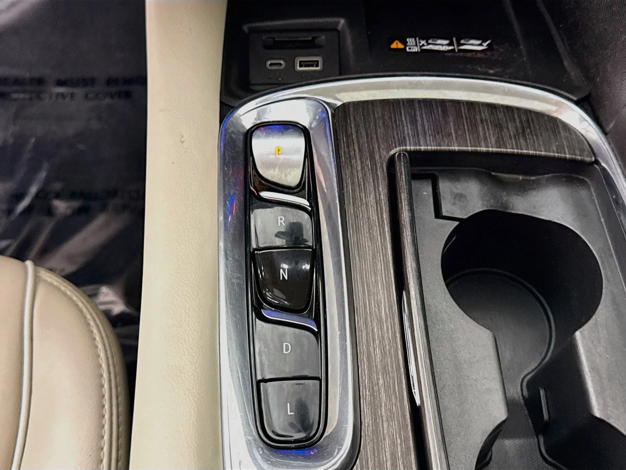 Used 2023 White Frost Tricoat Buick Avenir image 18