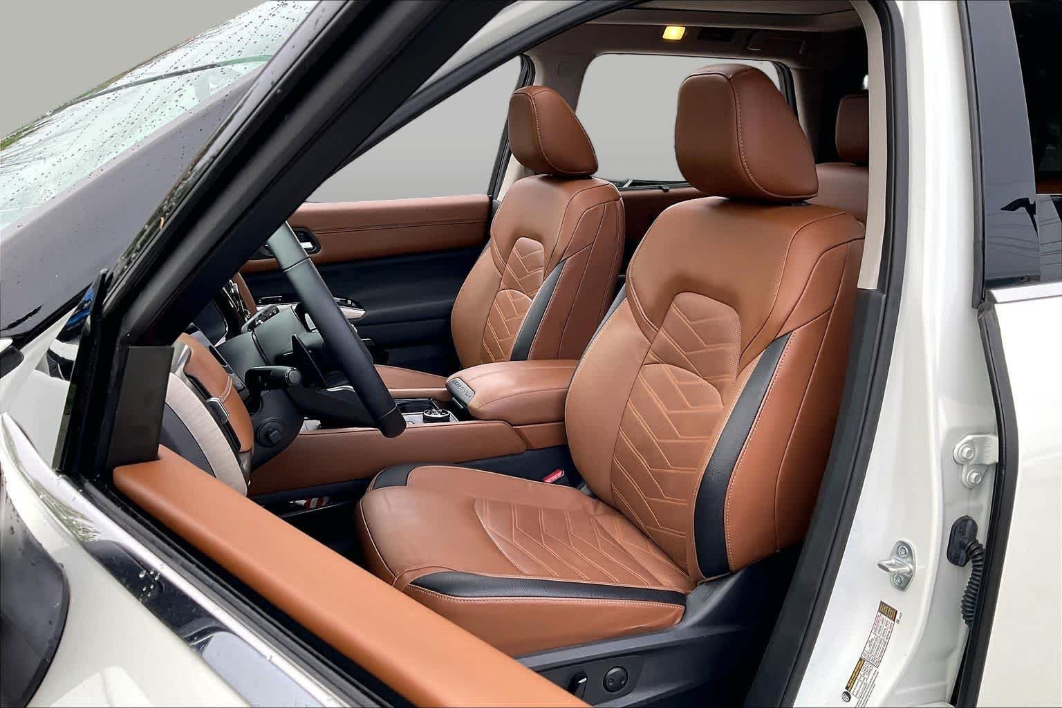 Used 2023 Super Black Nissan Platinum image 8