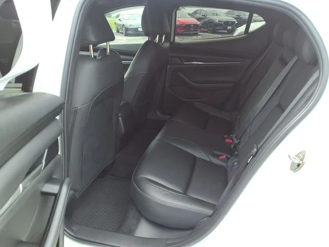 Used 2022 White Mazda Select image 22
