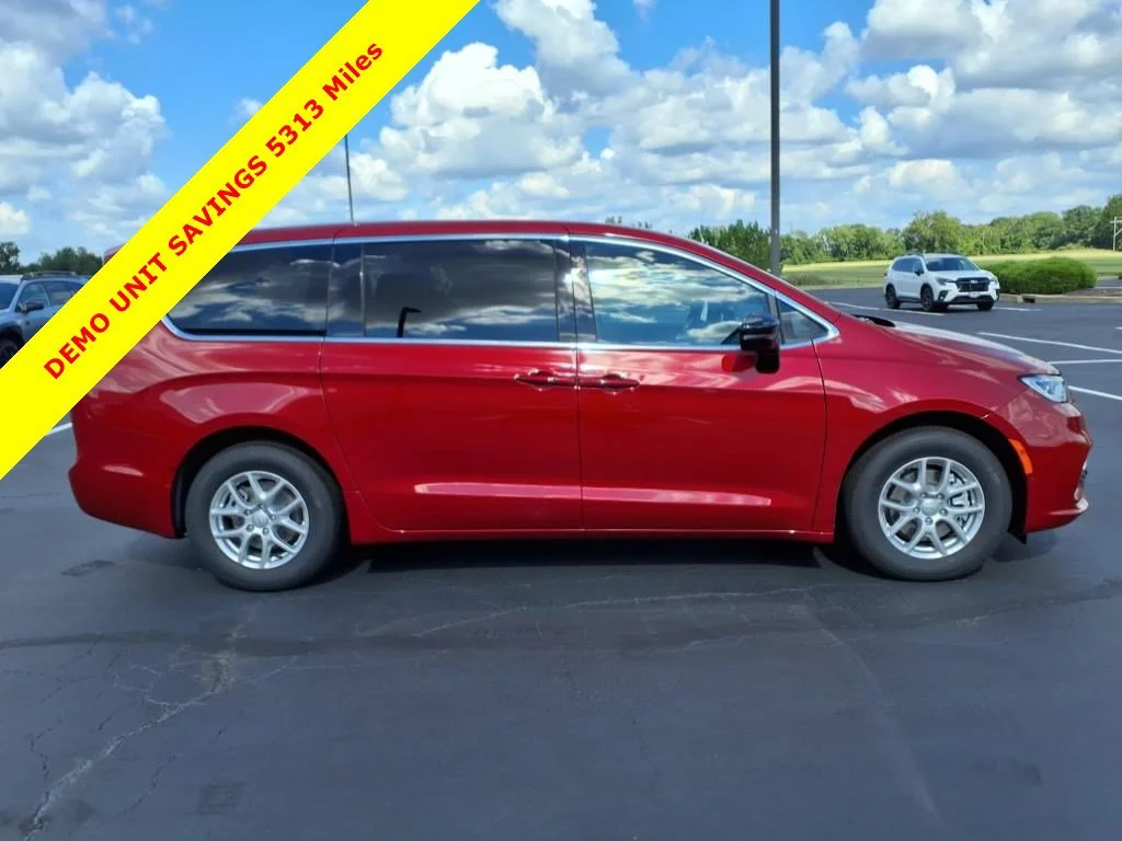 2026 Chrysler Pacifica Select - Photo 18