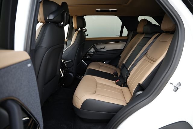 New 2026 Fuji White Land Rover Dynamic SE image 34