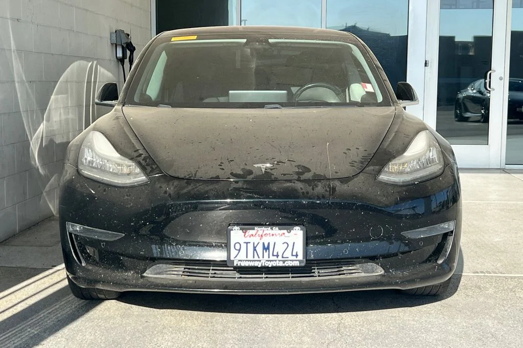 Used 2018  Tesla Mid Range image 3