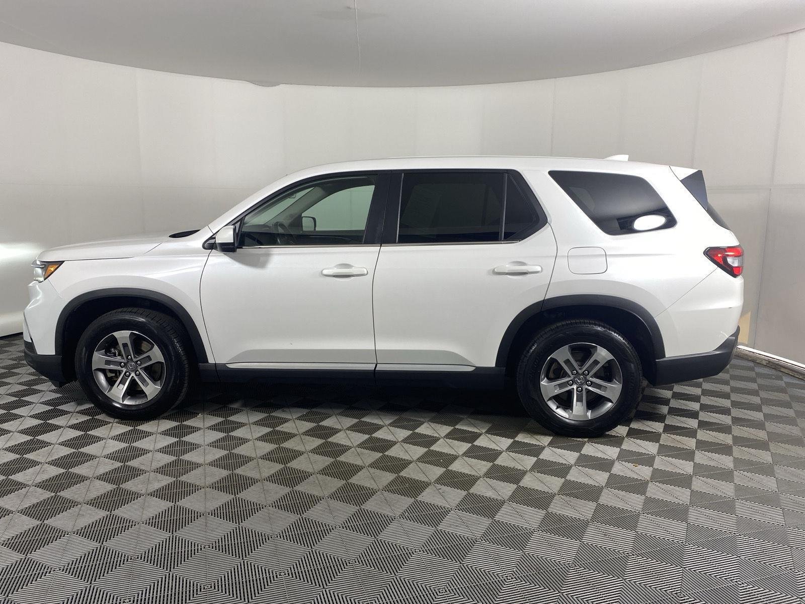 Used 2023 Platinum White Pearl Honda EX-L image 4