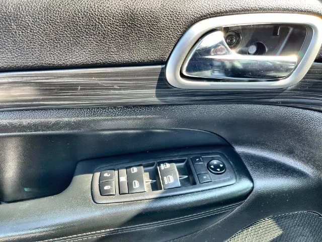 Used 2019 Silver Jeep Altitude image 18