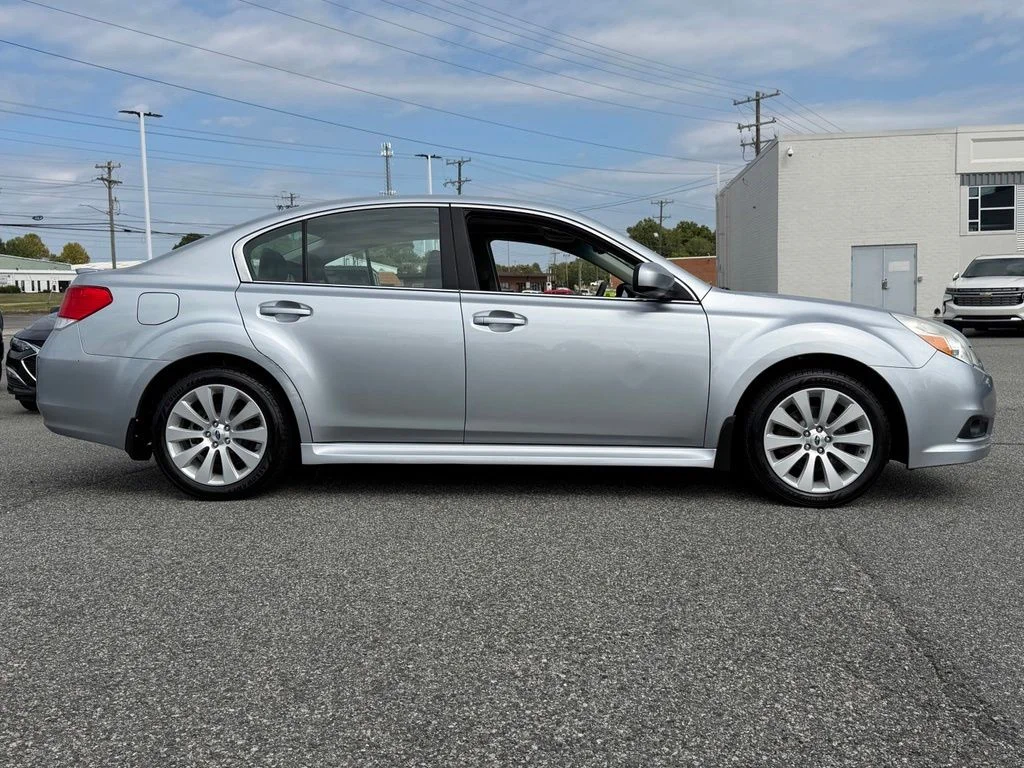 Used 2012 Silver Subaru 2.5i image 35