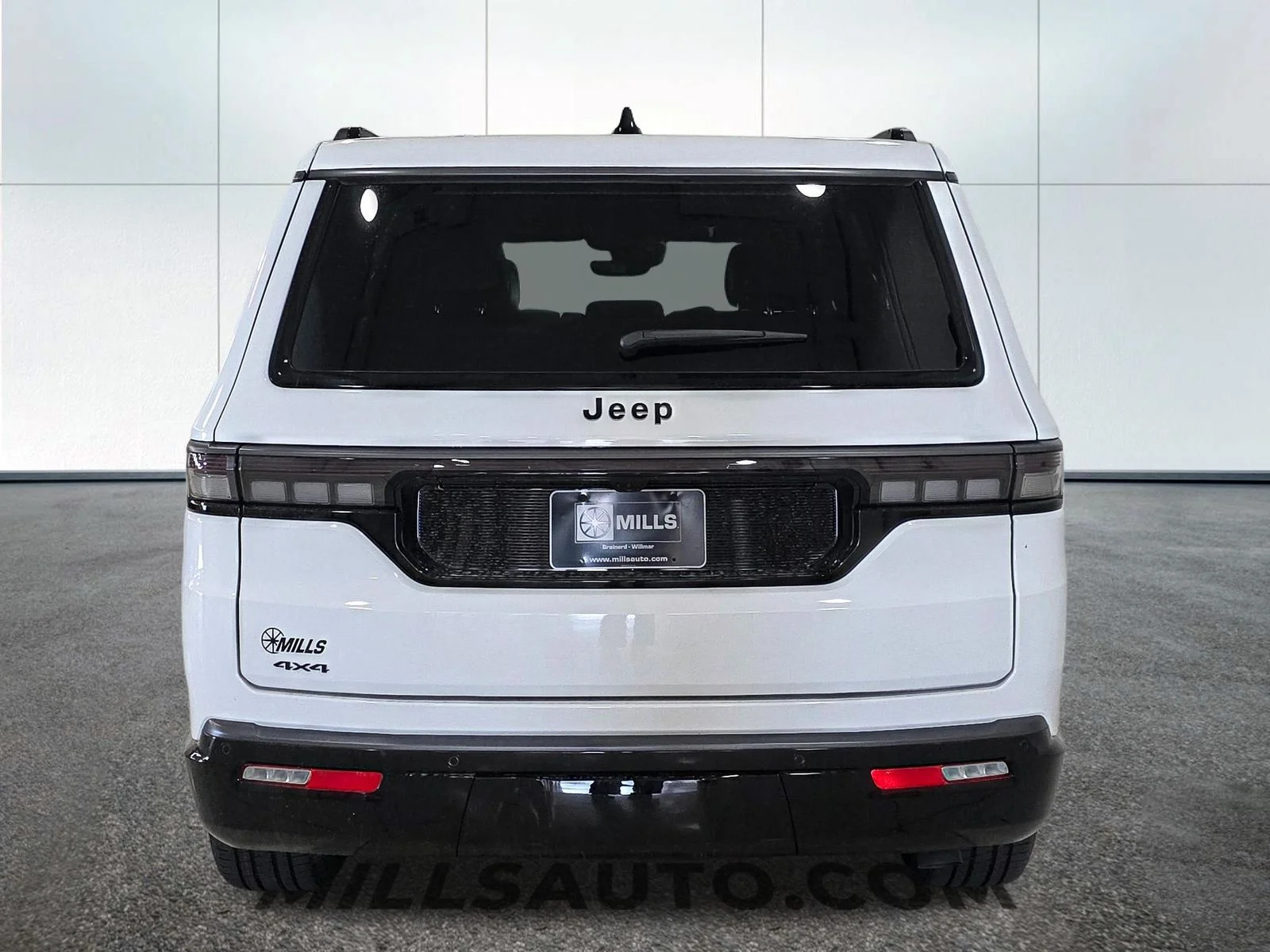 New 2026 Bright White Clear-Coat Exterior Paint Jeep Limited Altitude image 6