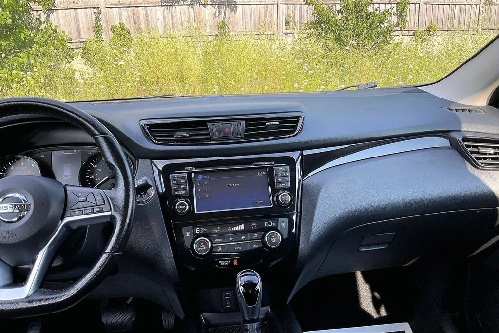 Used 2017 Red Nissan SV image 6