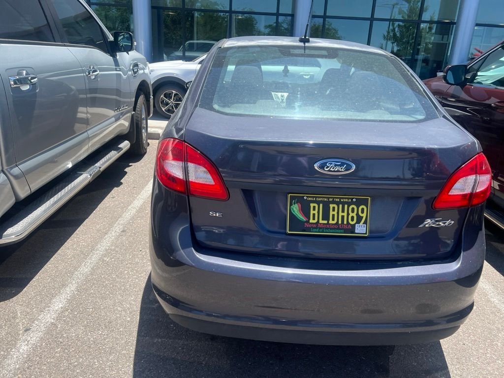 Used 2013 Purple Ford SE image 12