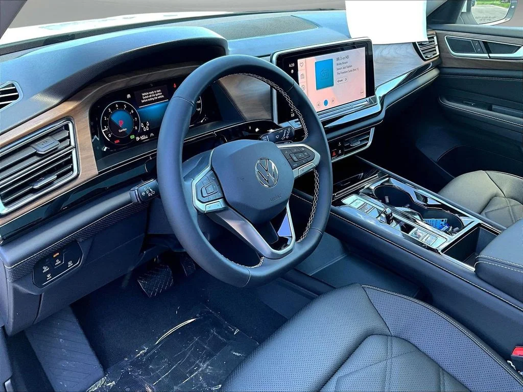 New 2026 White/off-white Volkswagen 2.0T SE w/Technology image 9