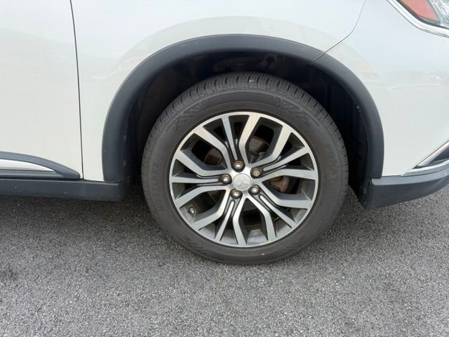 Used 2017 White Mitsubishi SEL image 11