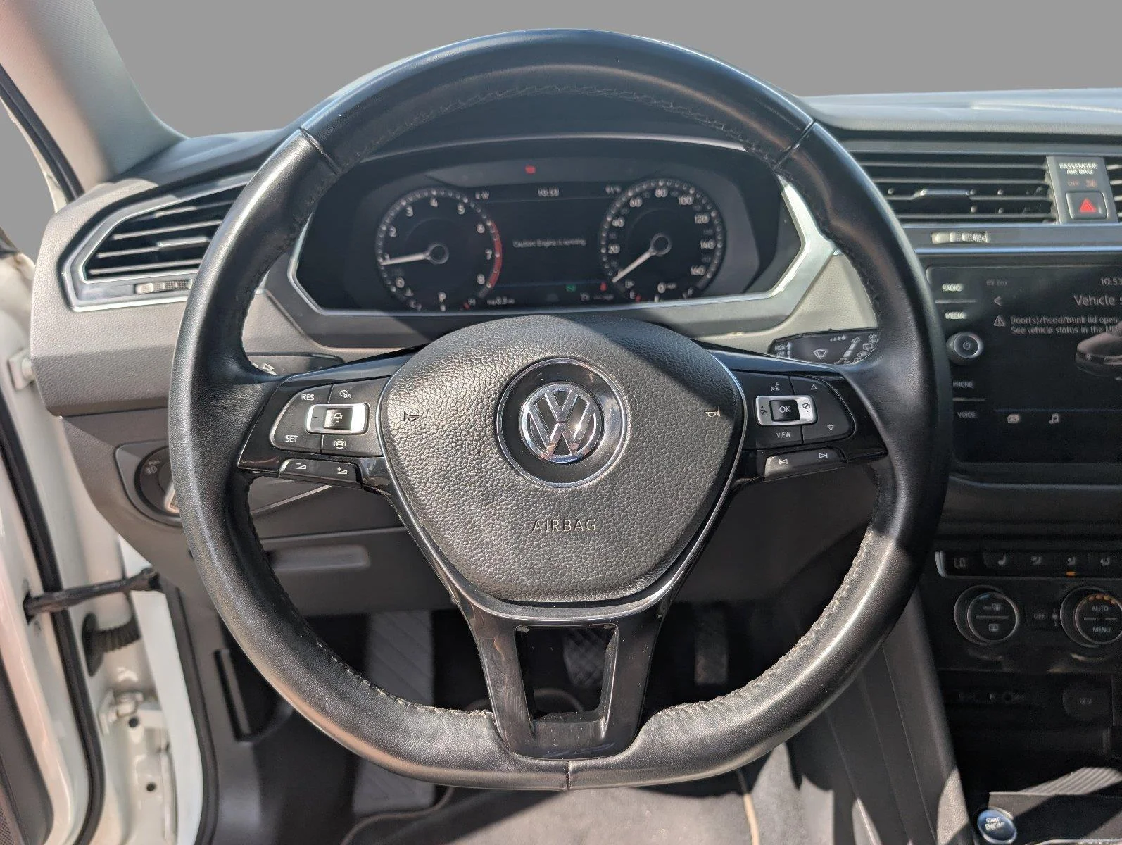 Used 2019 Pure White Volkswagen SEL image 24