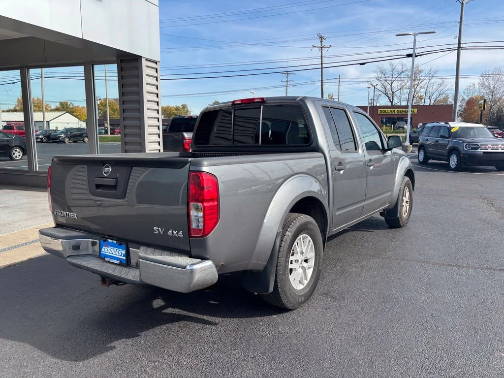 Used 2018 Gray Nissan SV image 5