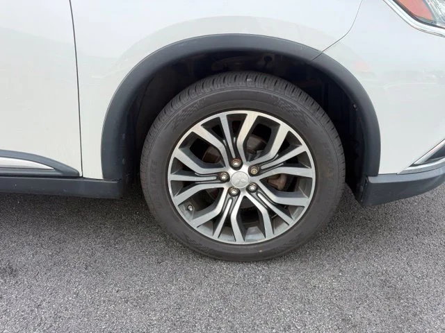 Used 2017 White Mitsubishi SEL image 11
