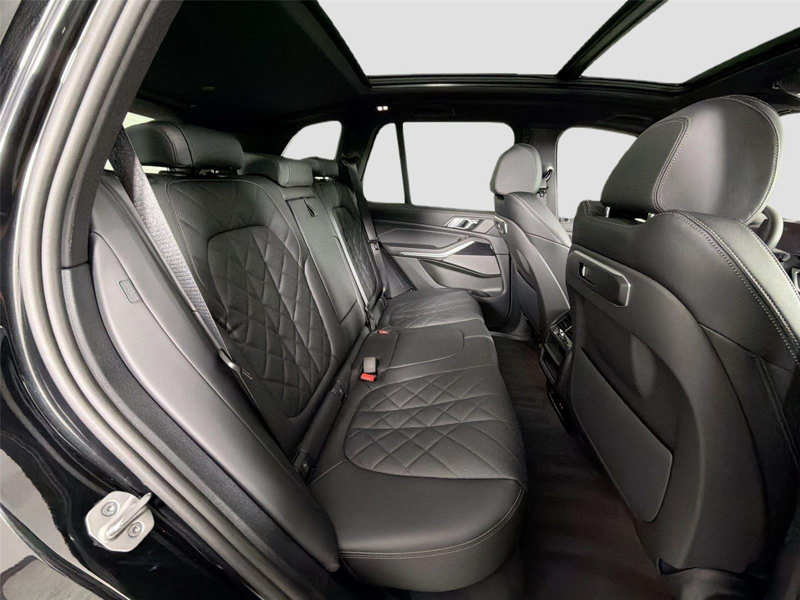 New 2026 Black Sapphire Metallic BMW xDrive40i image 29
