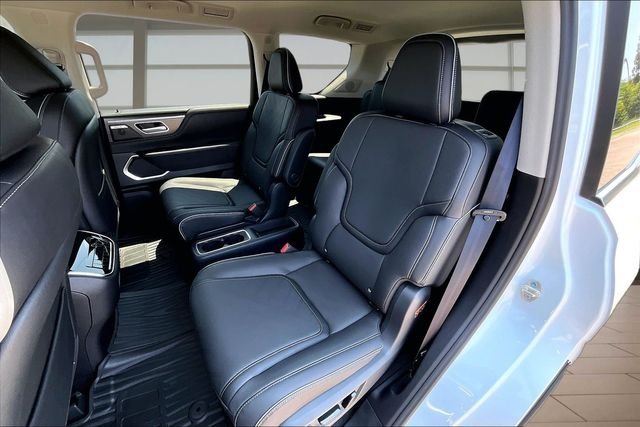 New 2027 RADIANT WHITE INFINITI LUXE image 24