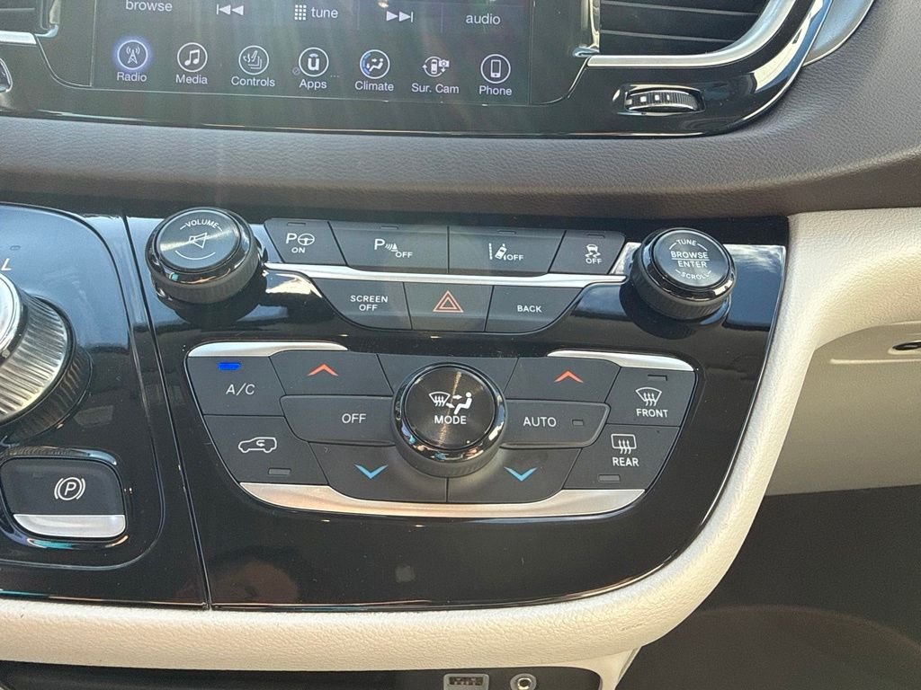 Used 2017 Red Chrysler Touring L Plus image 33