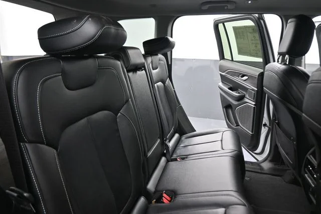 Used 2022 White Jeep 4xe image 23