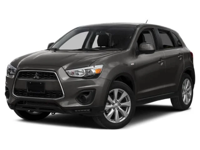 Used 2015  Mitsubishi SE image 1