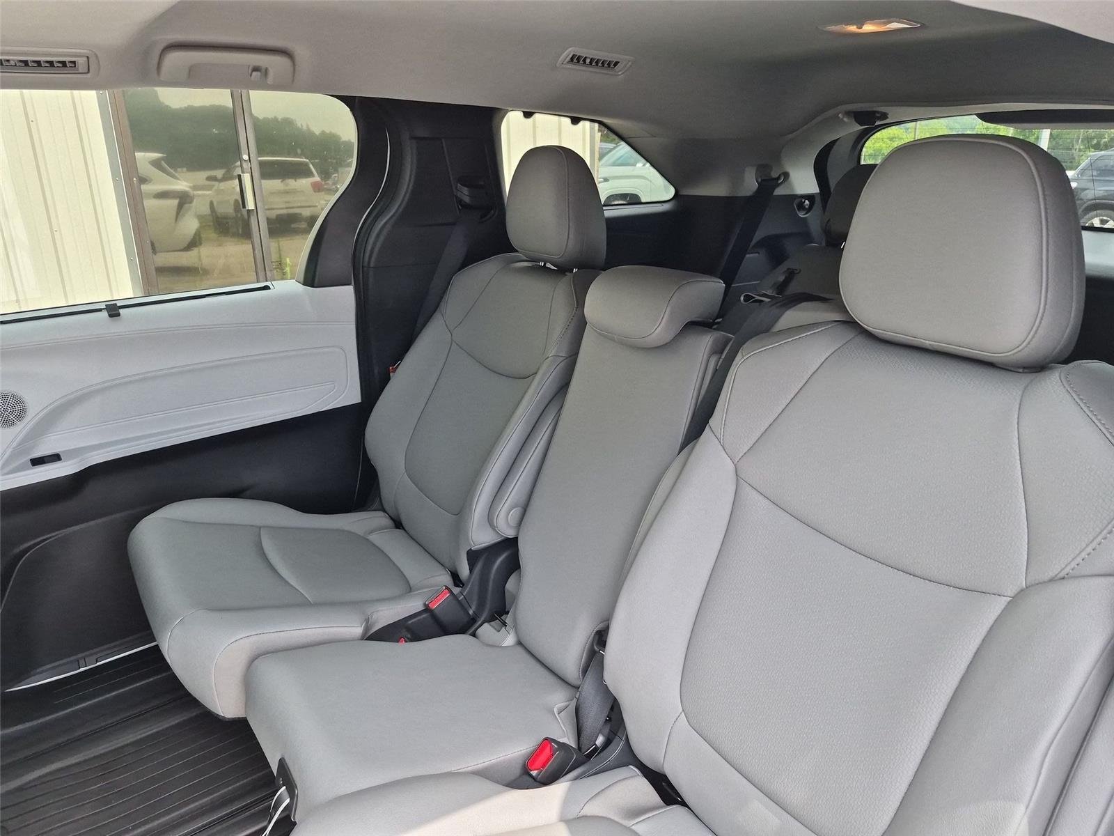 Used 2026 Wind Chill Pearl Toyota XLE image 33