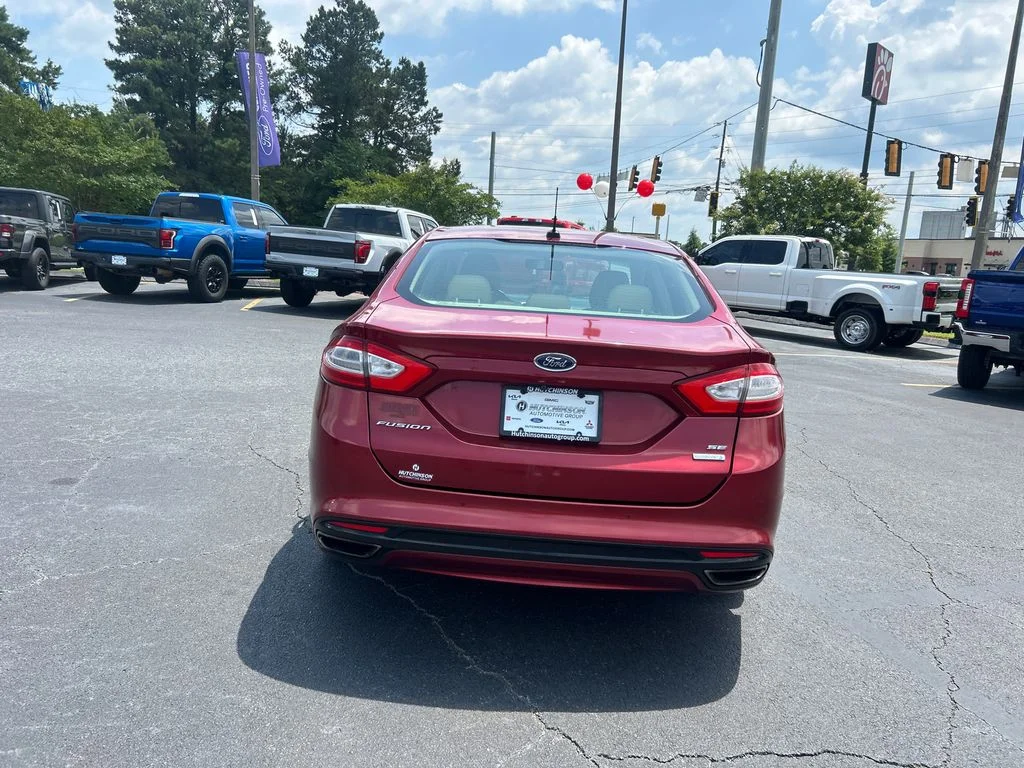 Used 2013 Red Ford SE image 6
