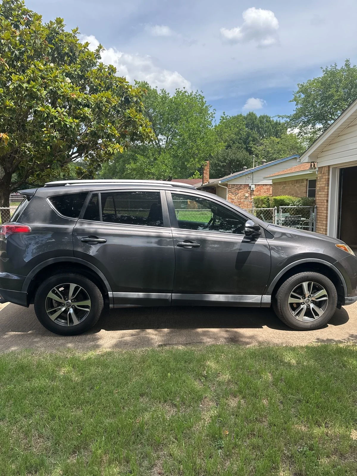 Used 2016 Gray Toyota XLE image 9