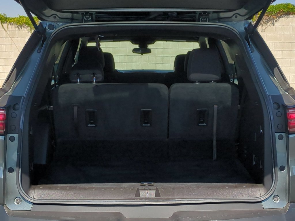 Used 2023 Silver Sage Metallic Chevrolet LT Cloth image 30