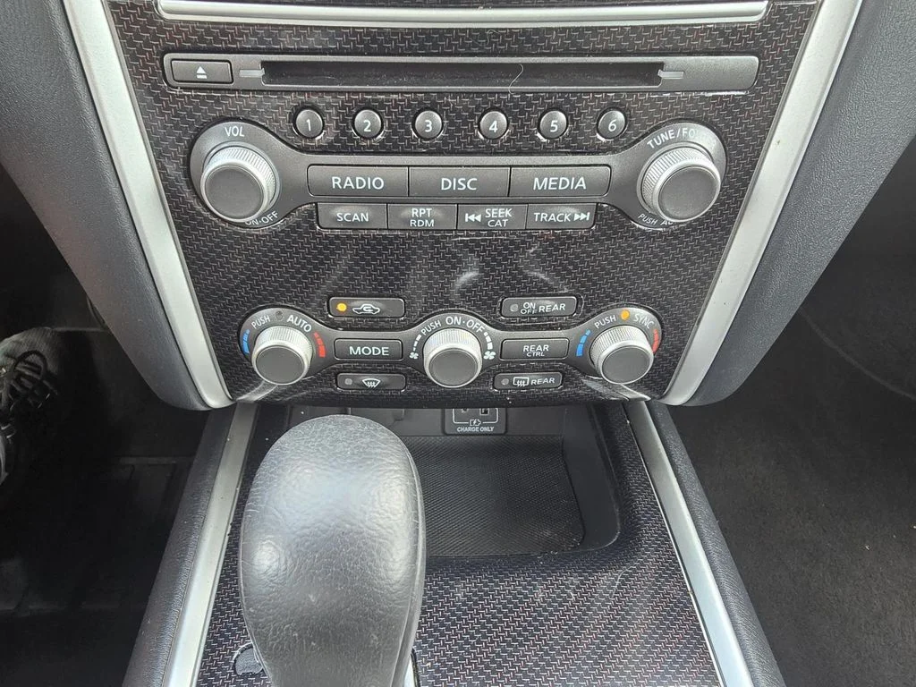 Used 2020 White Nissan SV 2WD image 18