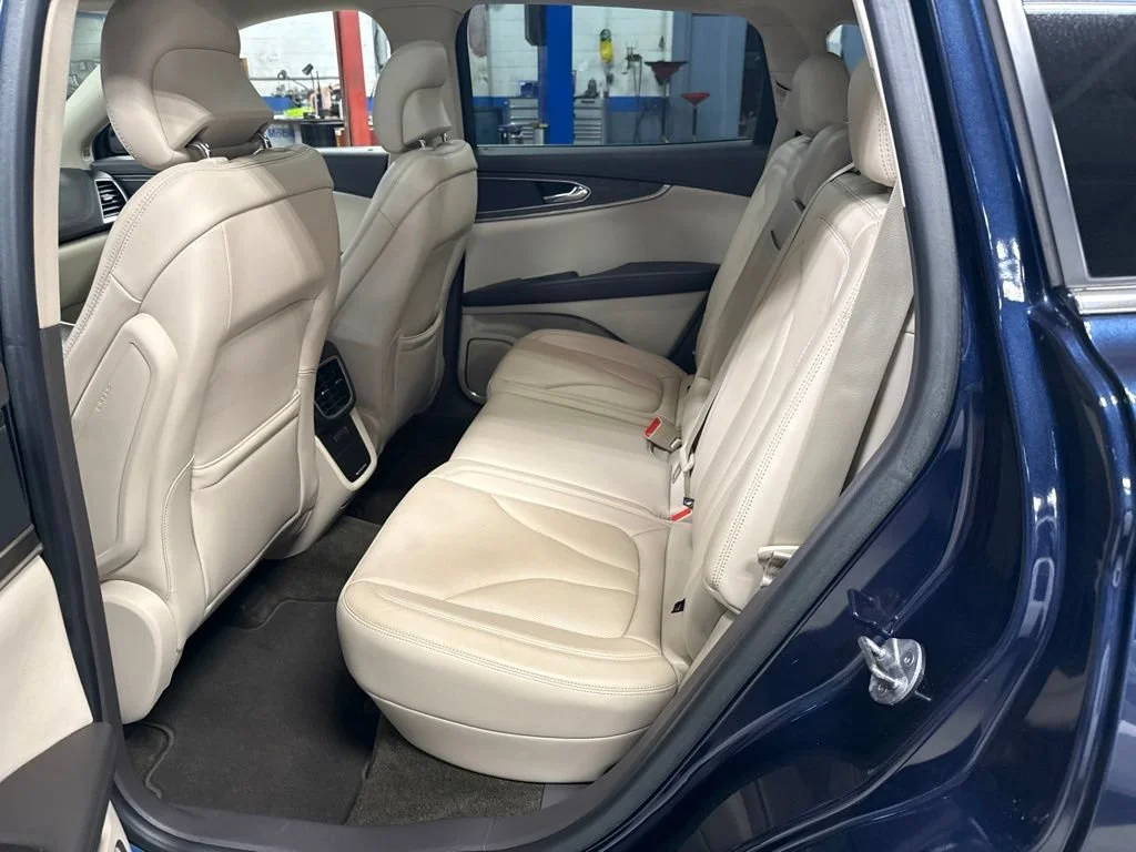 Used 2017 Blue Lincoln Reserve image 13