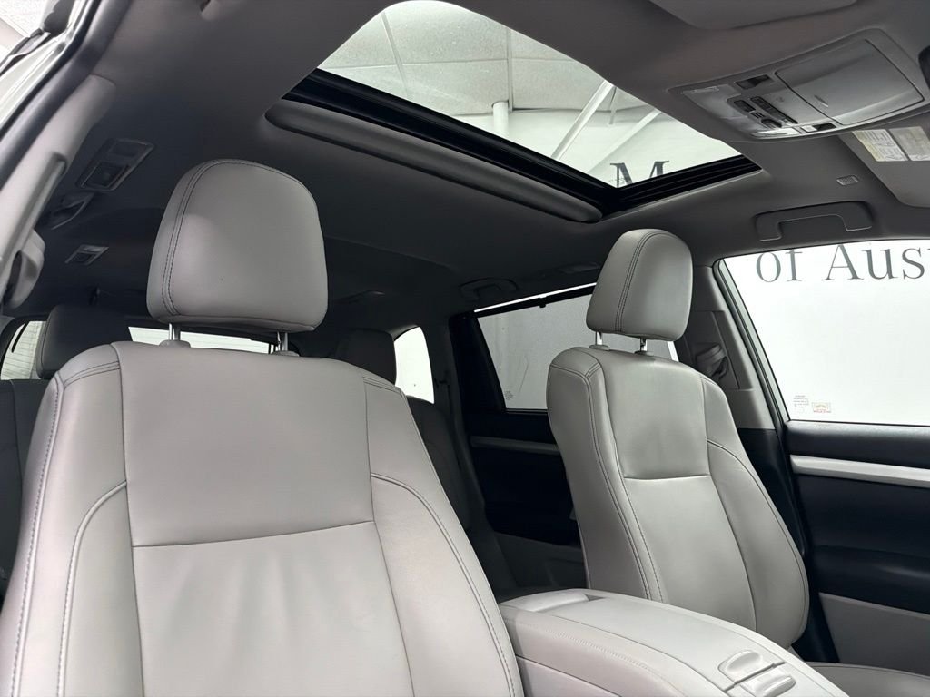 Used 2019 Green Toyota XLE image 28