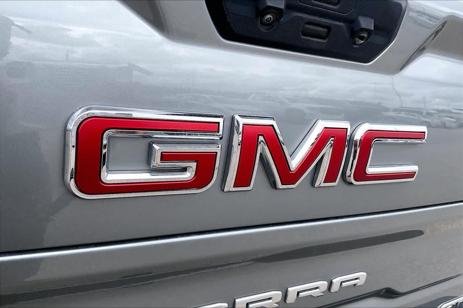Used 2025 Sterling Metallic GMC AT4 image 30
