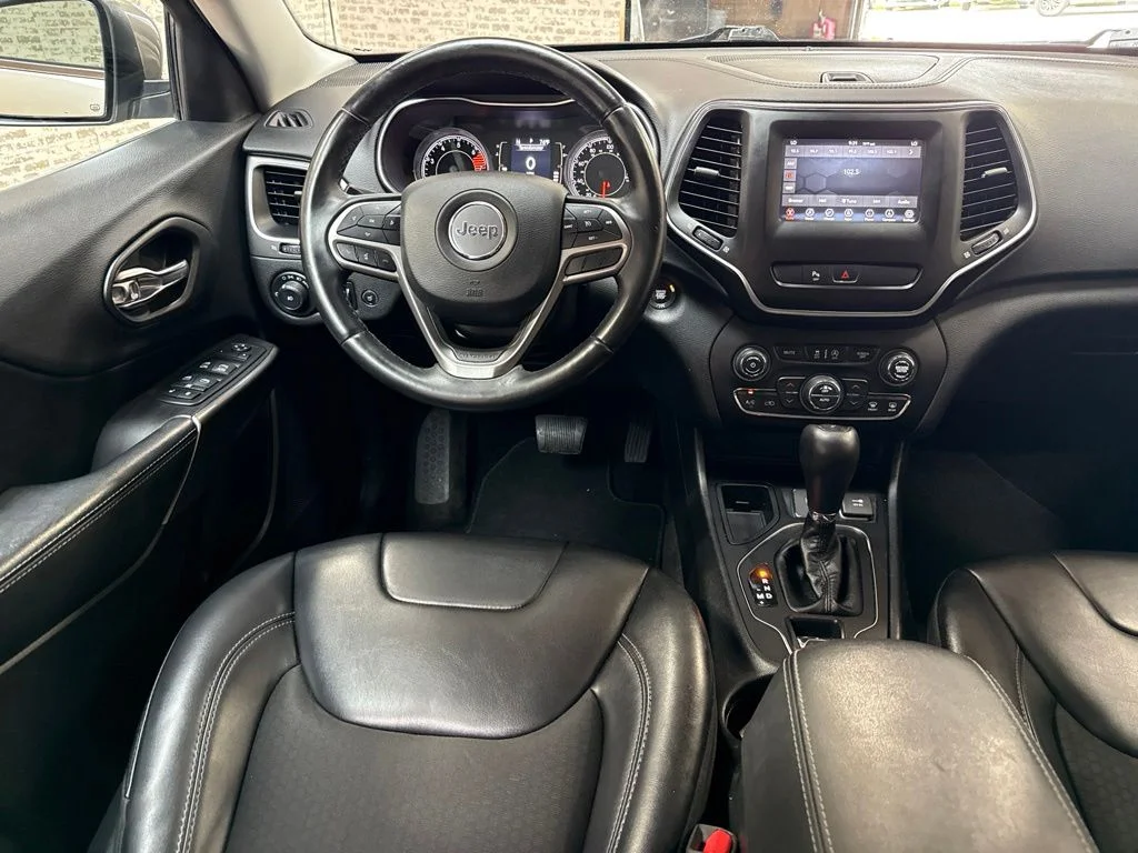 Used 2019 Light Brownstone Pearlcoat Jeep Latitude Plus image 15