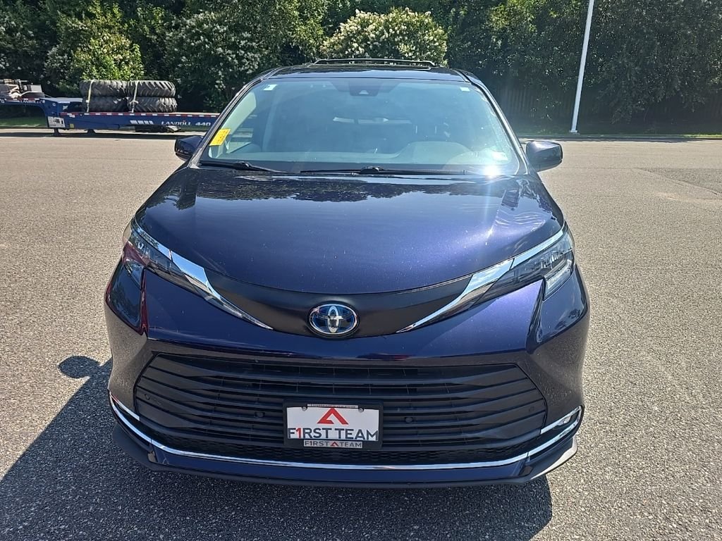 Used 2024  Toyota XLE image 2