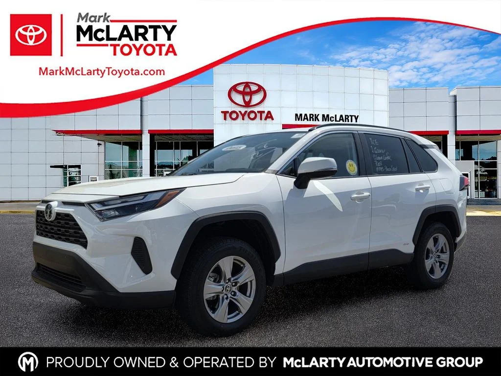 Used 2025 White Toyota XLE image 1