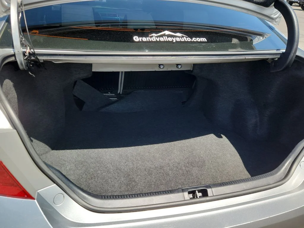 Used 2016 Silver Toyota SE image 10