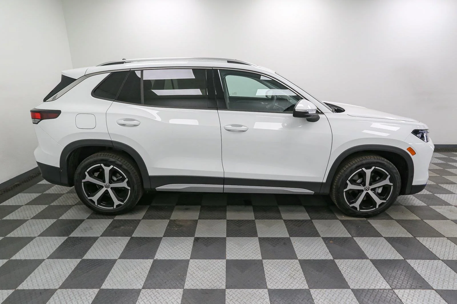 New 2026 Pure White Volkswagen SE image 7