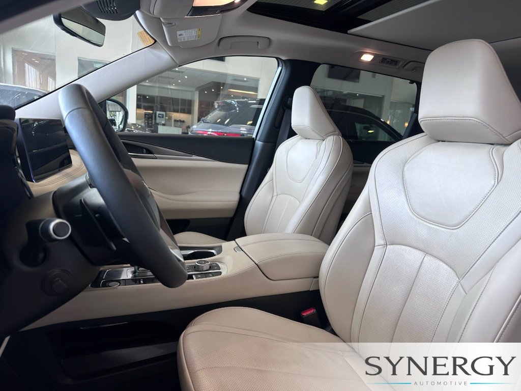 Certified Used 2023 Majestic White INFINITI LUXE image 21