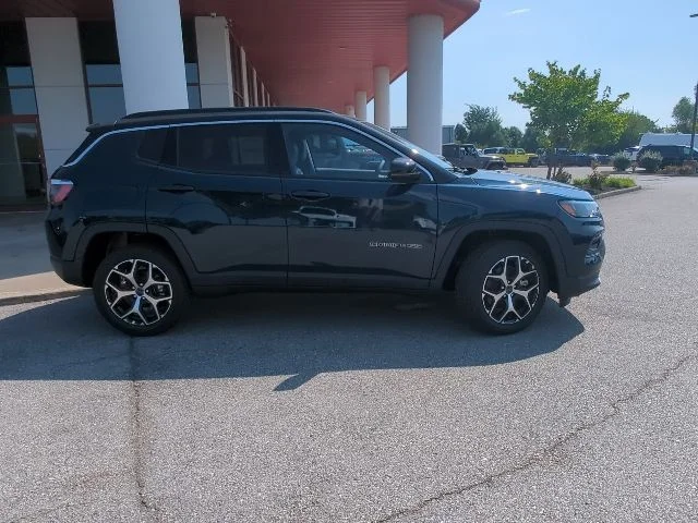 New 2026 Fathom Blue Pearl-Coat Exterior Paint Jeep Limited image 30