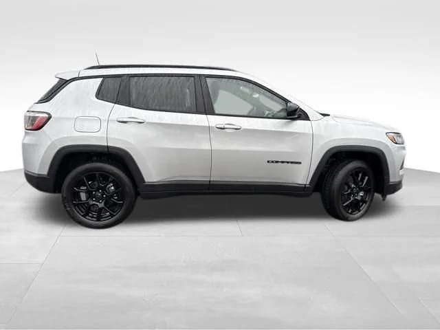 New 2026 Silver Zynith Metallic Clear-Coat Exterior Paint Jeep Latitude image 8