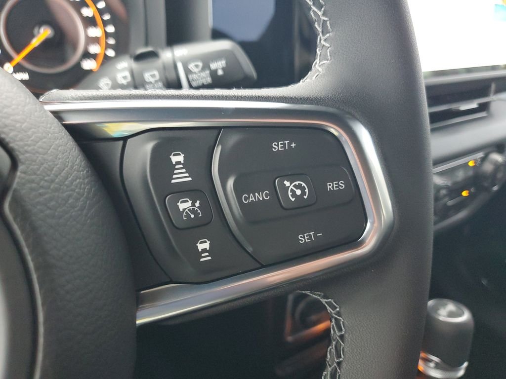 New 2026 Black Clear-Coat Exterior Paint Jeep Sahara image 24