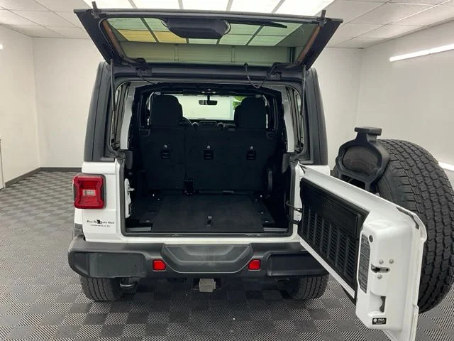 Used 2022 White Jeep Unlimited Sahara image 22