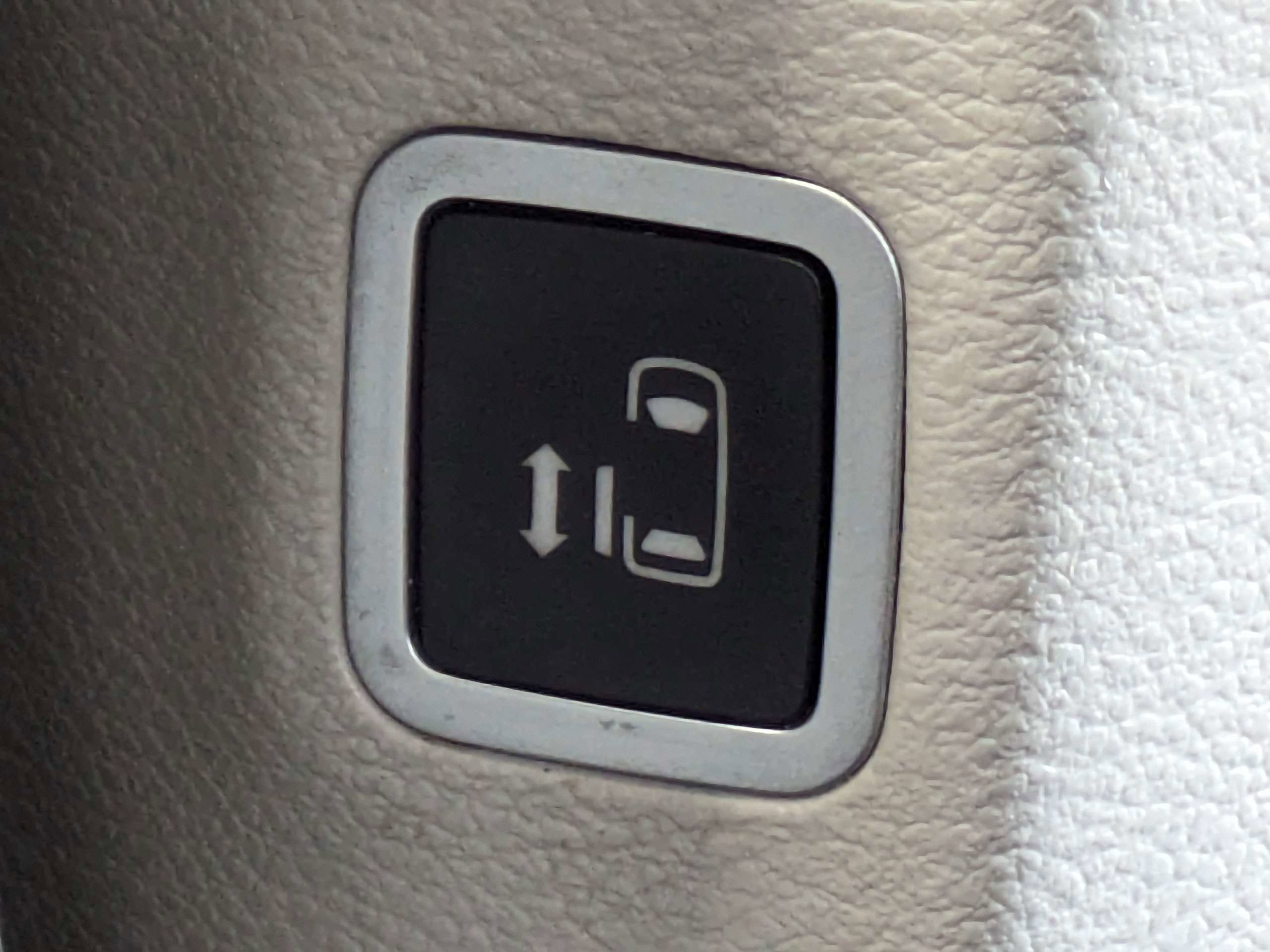 Used 2018 Silver Chrysler Touring L image 21