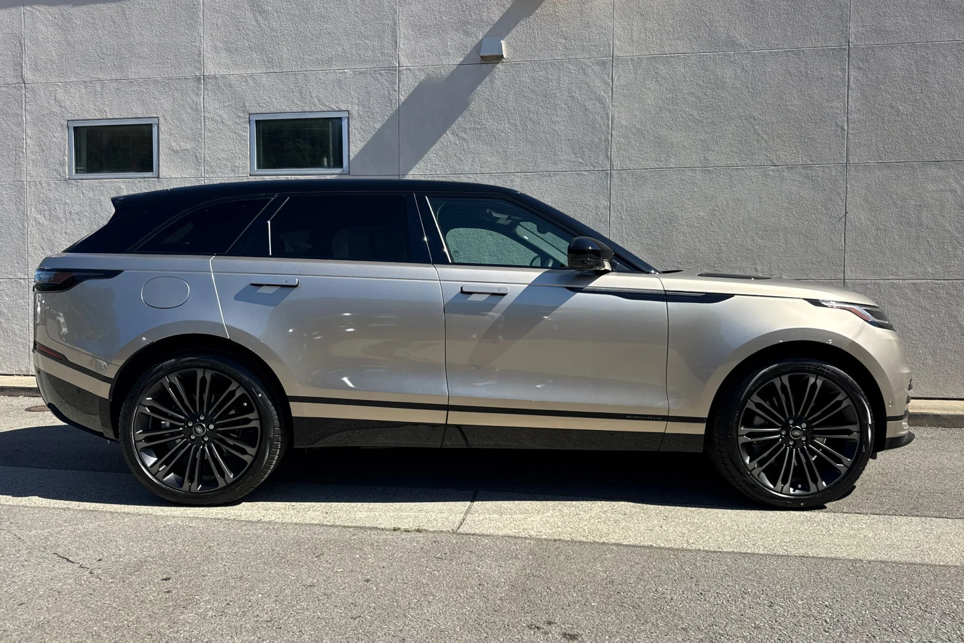 New 2026 BATUMI GOLD Land Rover Belgravia Edition image 8