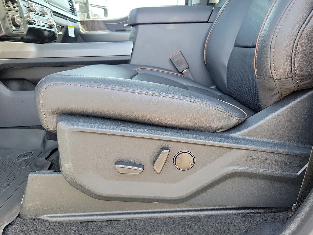 New 2026 Glacier Gray Metallic Tri-Coat Ford F-250® Lariat® image 12