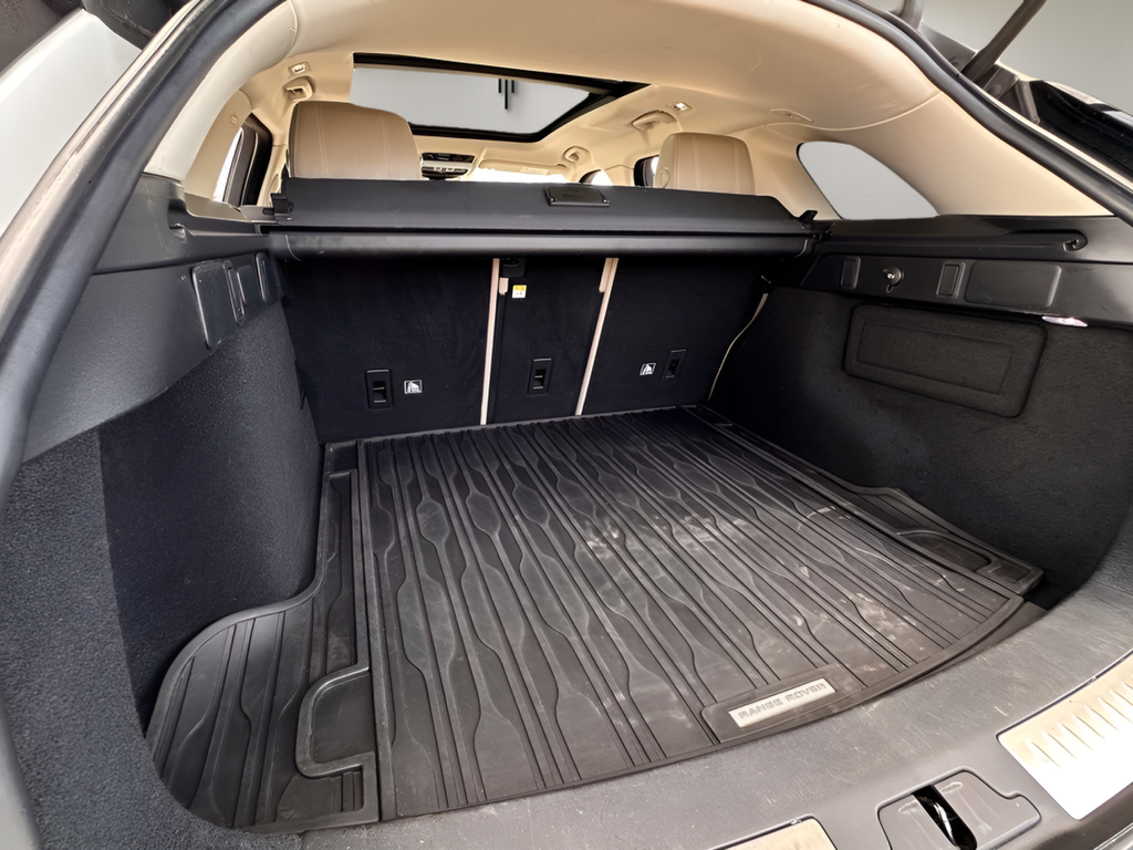 Used 2019  Land Rover S image 24