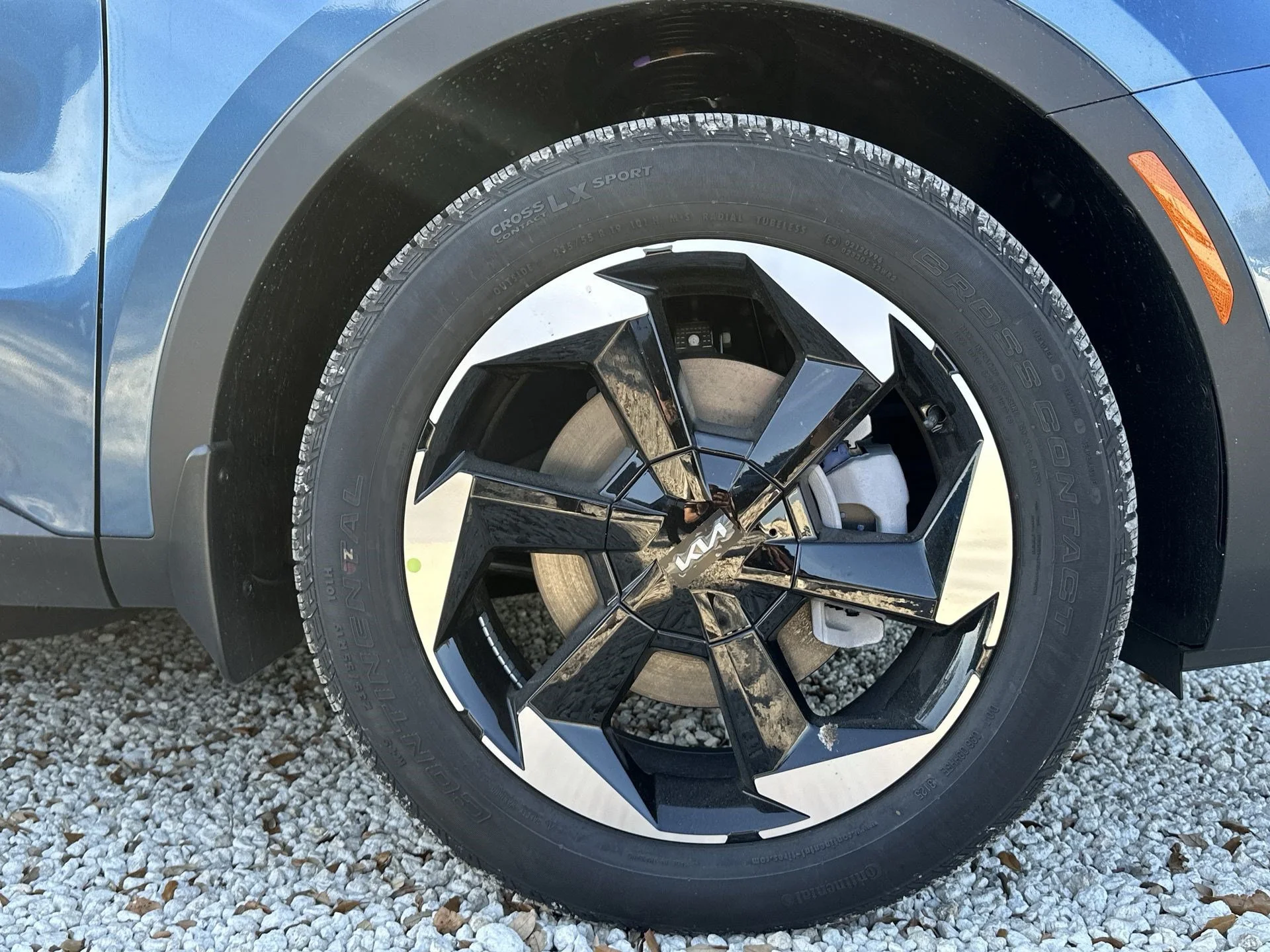 New 2026 Mineral Blue Kia EX image 11