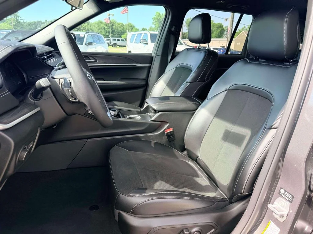 New 2026 Baltic Gray Metallic Clearcoat Jeep Altitude image 15