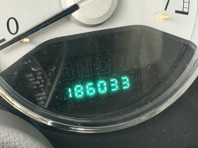 Used 2007 Silver Chrysler Limited image 21